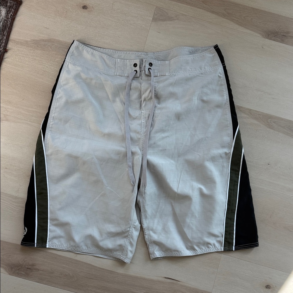 Gotcha Men's Gray and Black Board Shorts